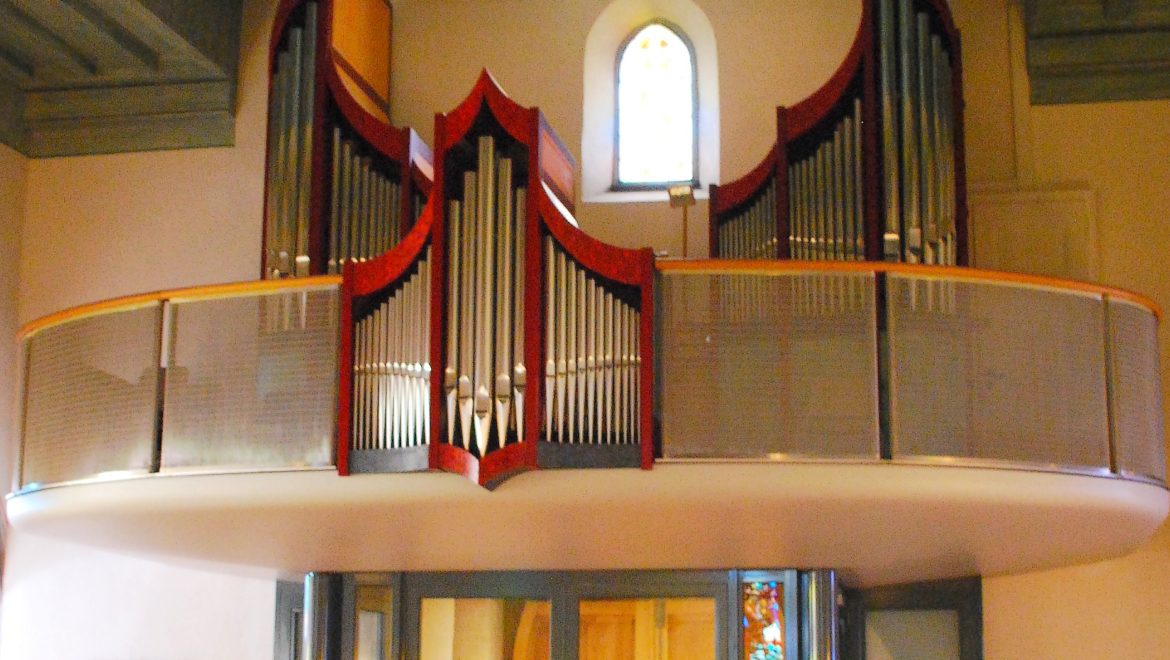 Orgue de Commugny aux couleurs gris et rouge