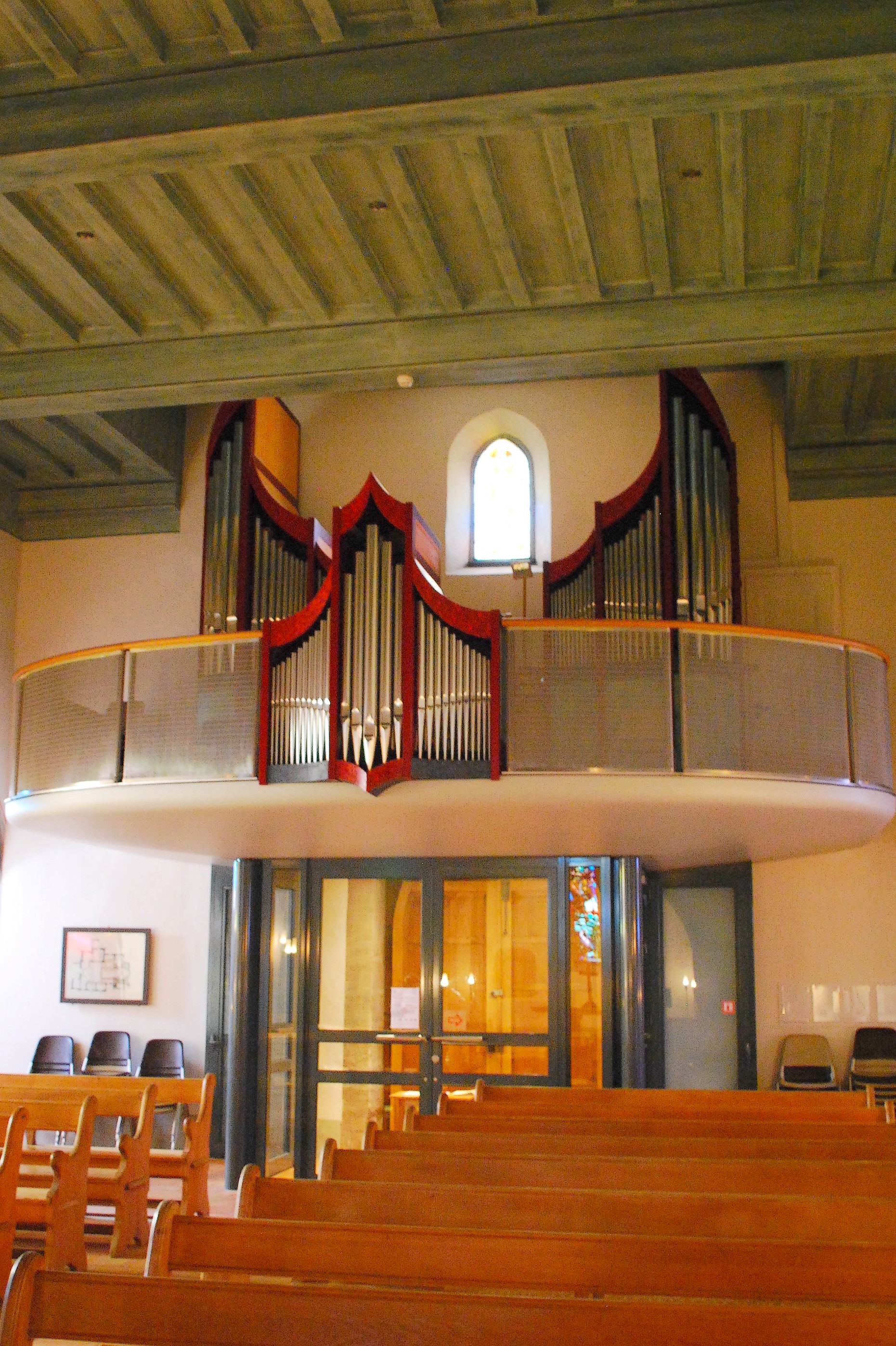 Orgue de Commugny aux couleurs gris et rouge